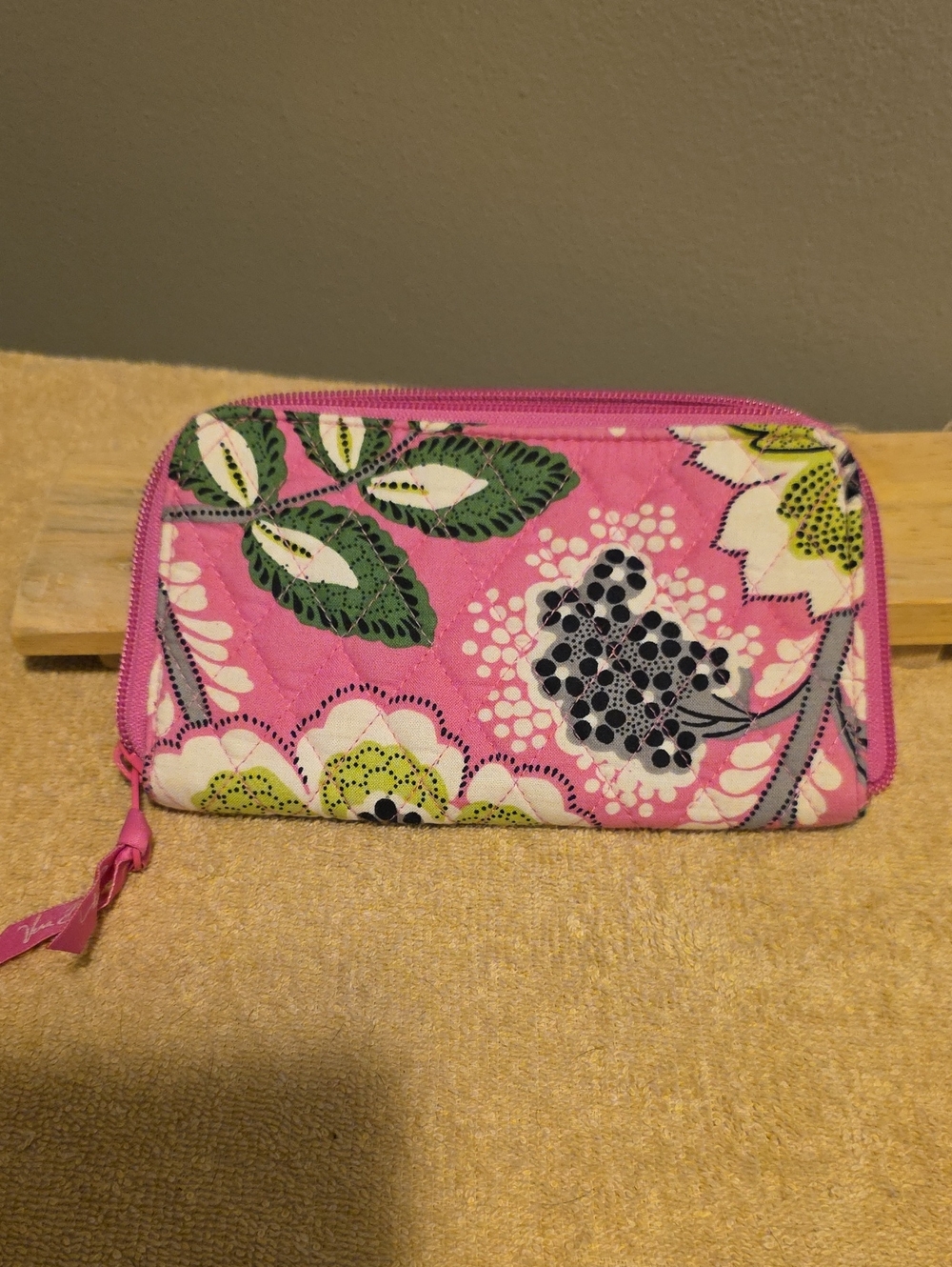 Vera Bradley- Floral Quilted Pink Women's Zip Wallet - Inv.505